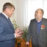 Ярковские ветераны получили юбилейные медали к 75-летию Победы