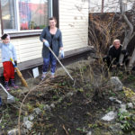 Ярковчане уже вышли на уборку территорий возле домов и организаций
