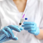 Больше 2500 заявок на вакцинацию принято от тюменцев за три недели марта