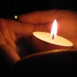 Память погибших в Казани школьников тюменцы почтили минутой молчания