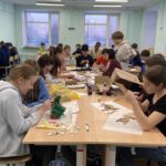 Ярковские школьники знакомятся с наукой в передвижной лаборатории