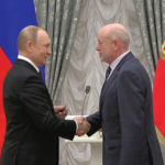 Президент России Владимир Путин вручил государственные награды в Кремле